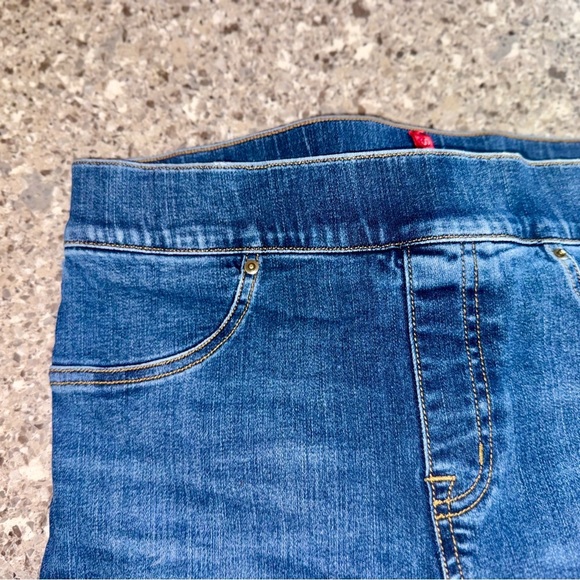 Spanx Jeans - Women's Medium Pull-On Shaping Skinny Distressed Denim Stretch - Picture 3 of 12